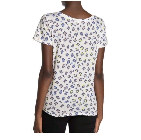 NWT Socialite Leopard Print V-Neck Pocket T r22 - Picture 2 of 4